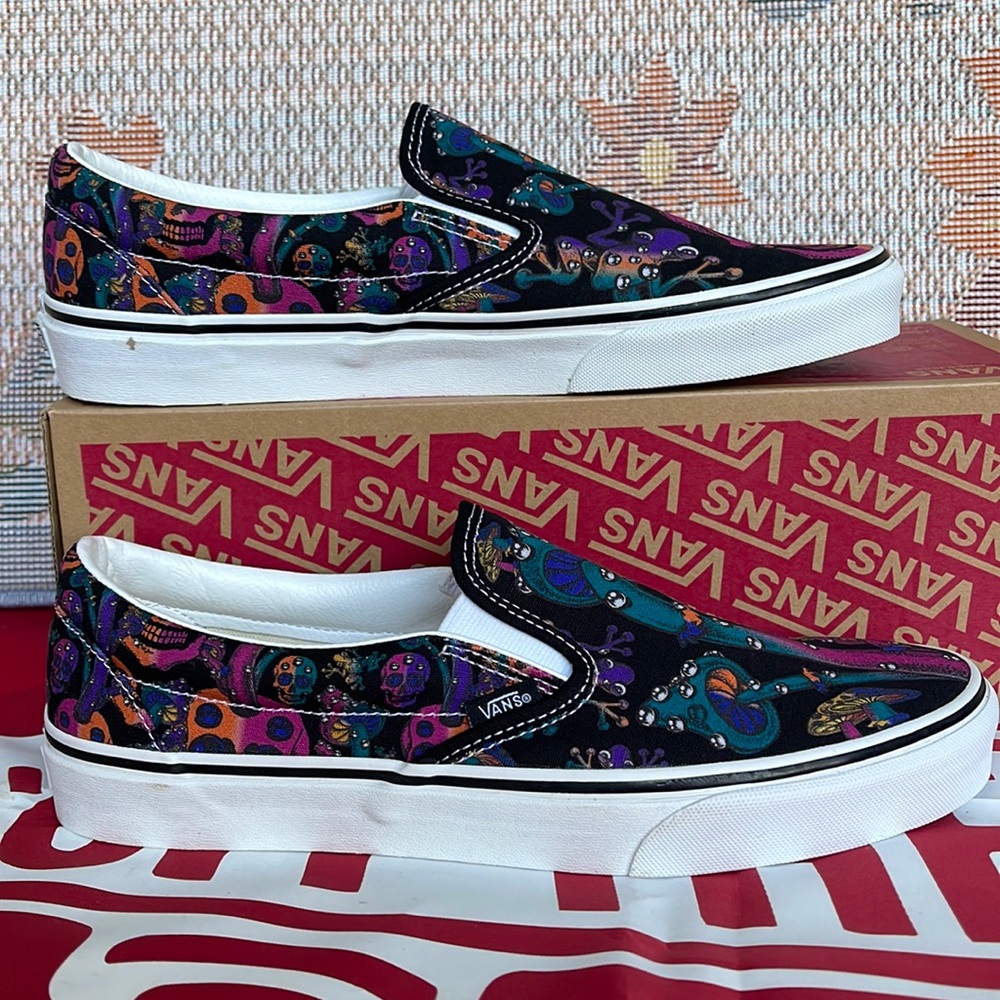 Vans Classic Slip-On
Trippy Drip Black Multi
VNOA7Q5DOZB
Men’s sneakers - Picture 2 of 16
